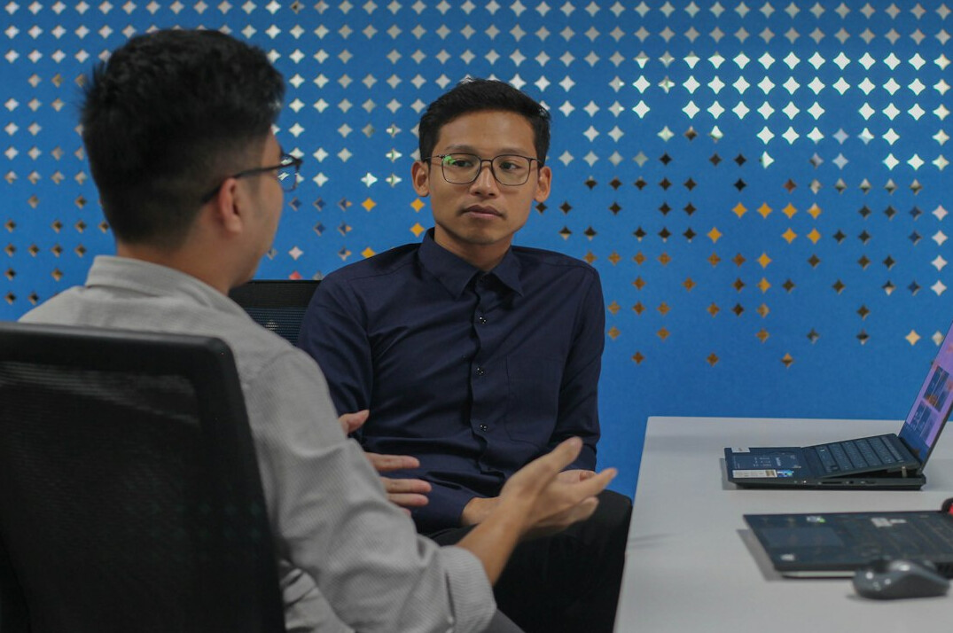 confident speaker in discussion